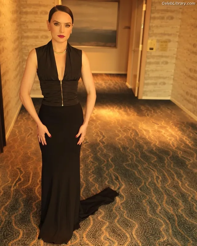 Daisy Ridley photo 12 of 1214