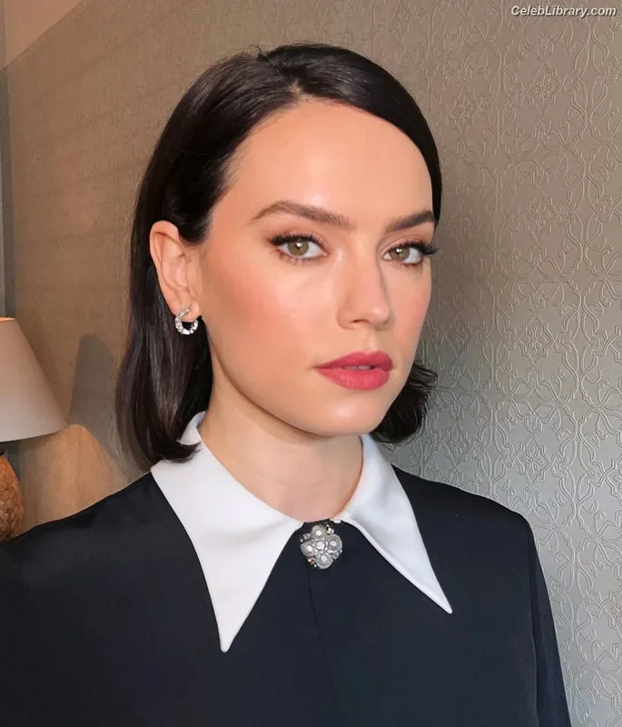 Daisy Ridley photo 13 of 1214
