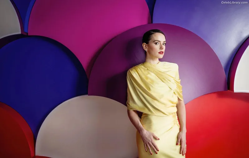 Daisy Ridley photo 14 of 1214