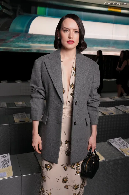 Daisy Ridley photo 16 of 1214