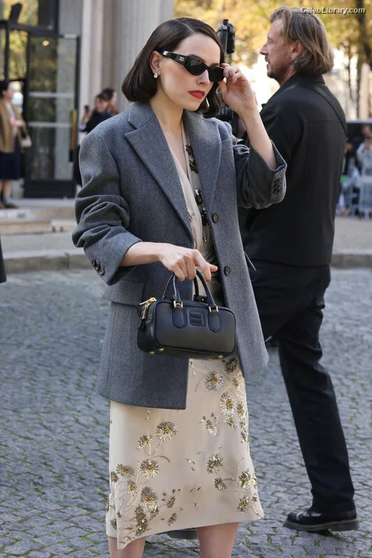 Daisy Ridley photo 2 of 1214