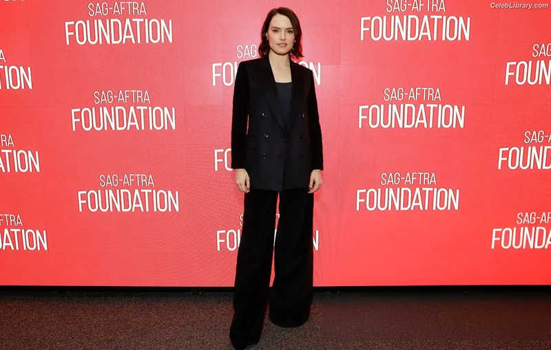 Daisy Ridley photo 11 of 1214