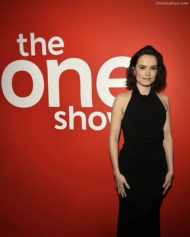 Daisy Ridley photo 12 of 1214