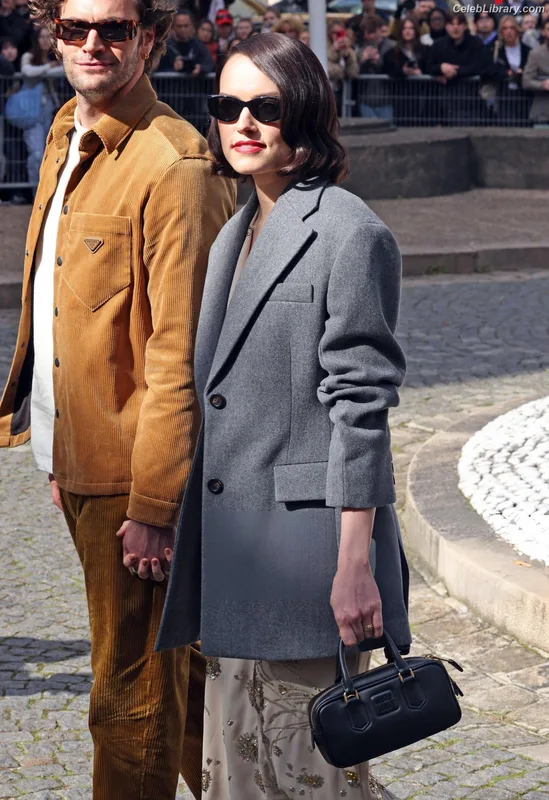 Daisy Ridley photo 13 of 1214