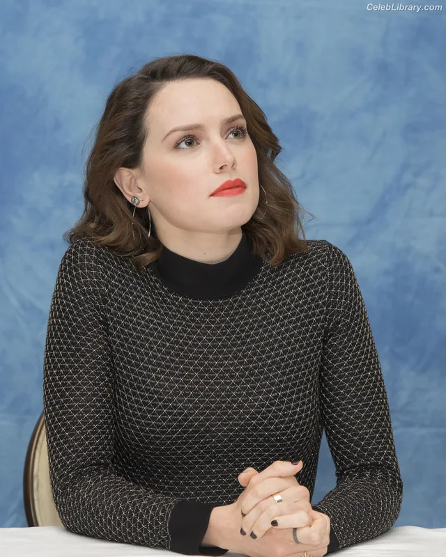Daisy Ridley photo 8 of 1214