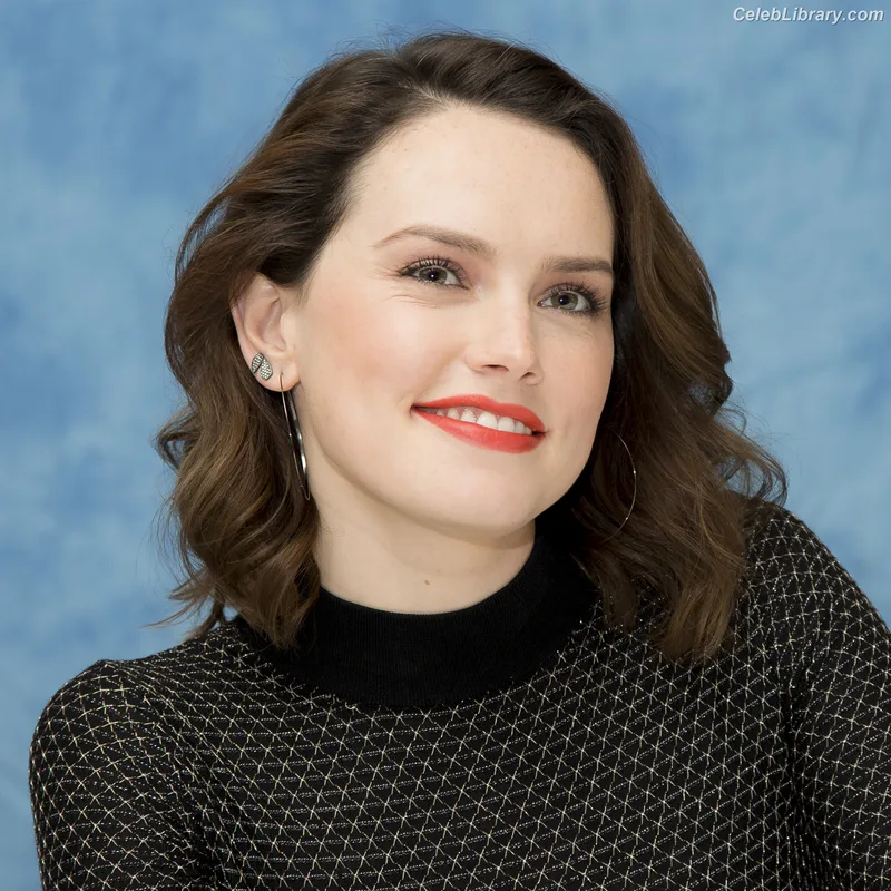 Daisy Ridley photo 16 of 1214