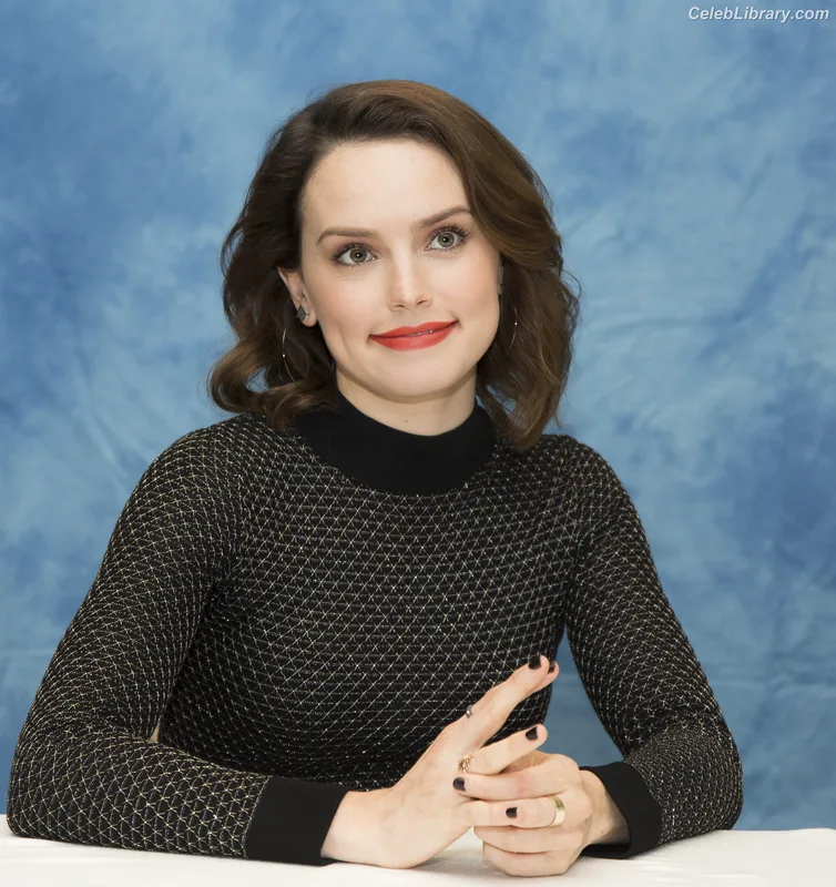 Daisy Ridley photo 18 of 1214