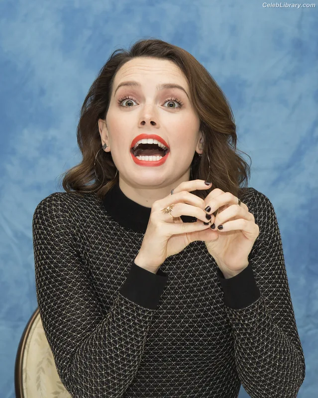 Daisy Ridley photo 24 of 1214