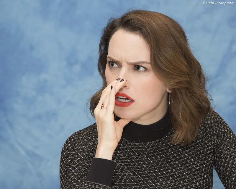 Daisy Ridley photo 8 of 1214
