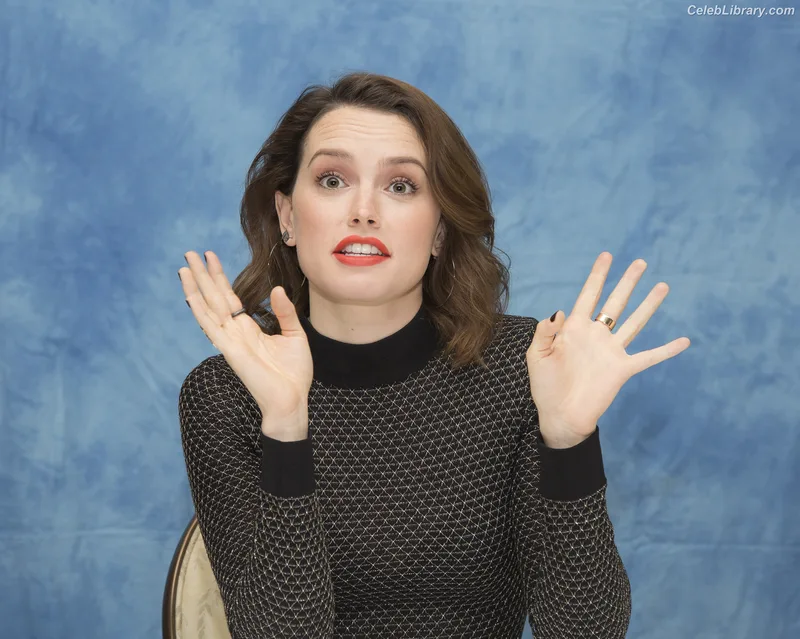 Daisy Ridley photo 12 of 1214