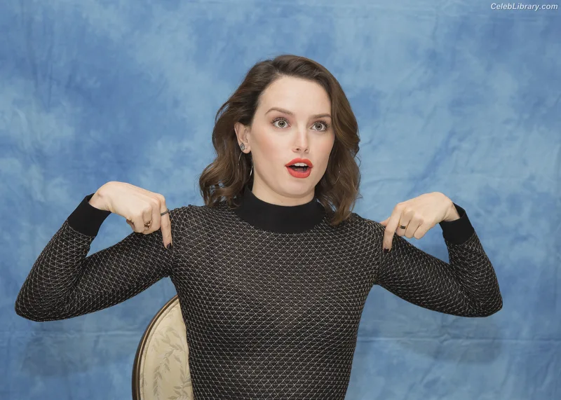 Daisy Ridley photo 15 of 1214