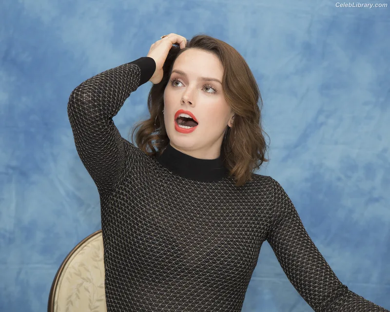 Daisy Ridley photo 17 of 1214