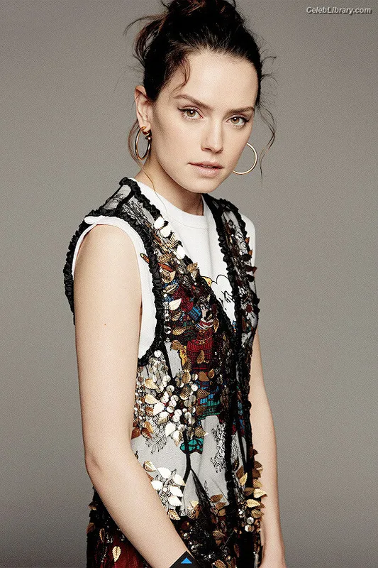 Daisy Ridley photo 19 of 1214
