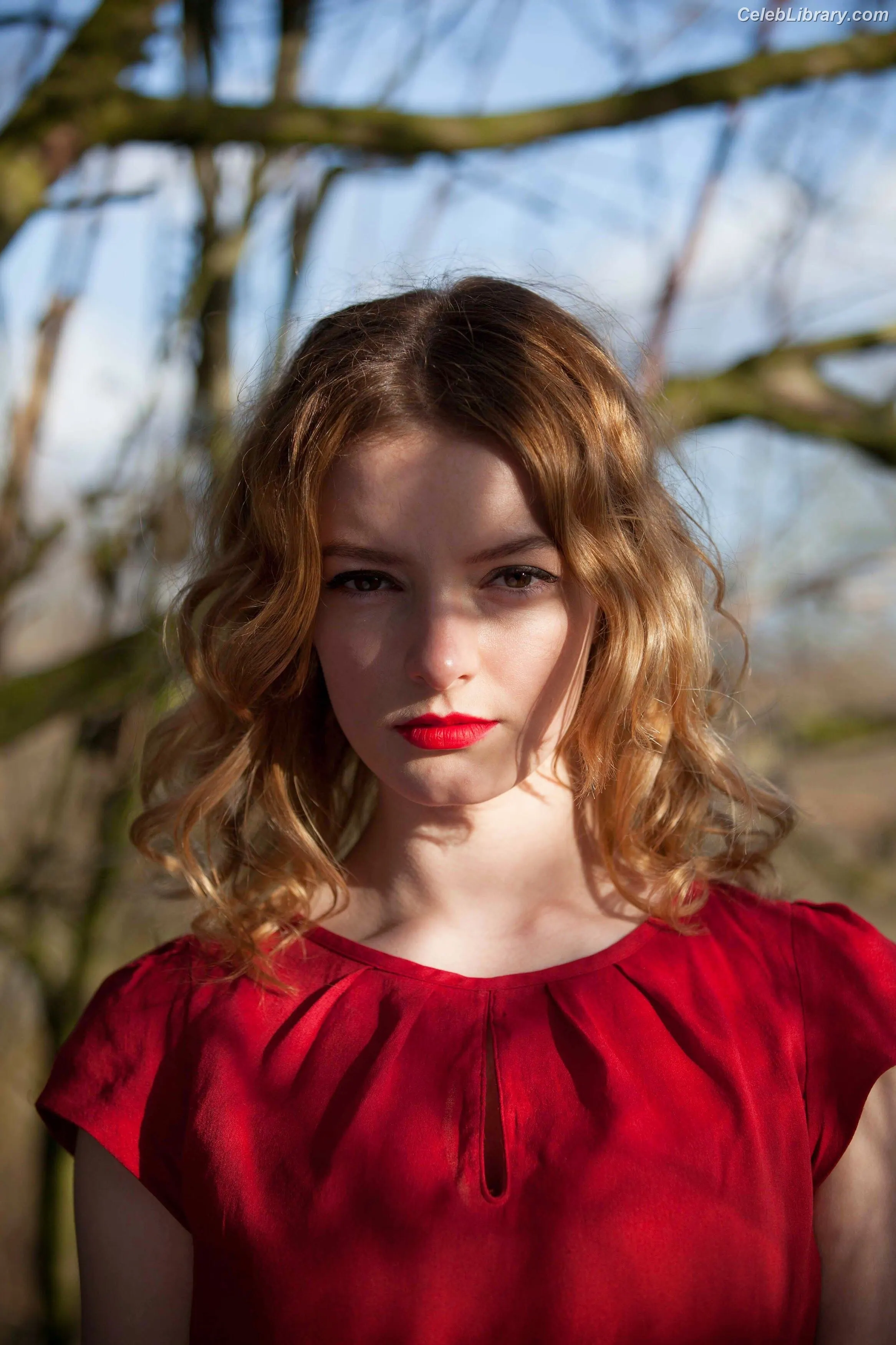 Dakota Blue Richards photo 12 of 146