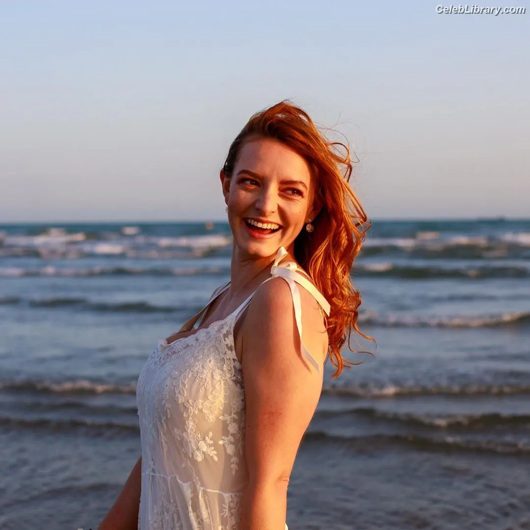 Dakota Blue Richards photo 16 of 146