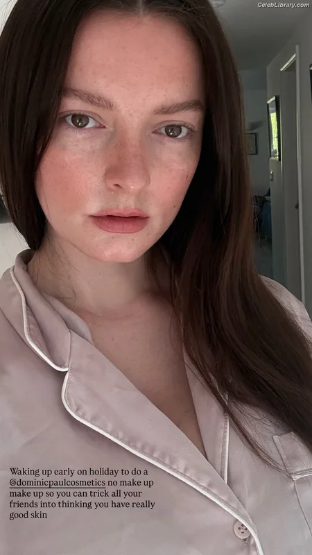 Dakota Blue Richards photo 11 of 147