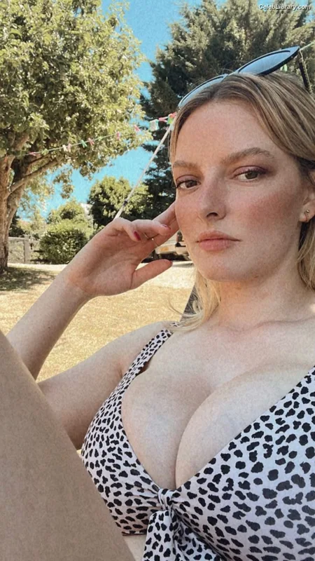 Dakota Blue Richards photo 14 of 147