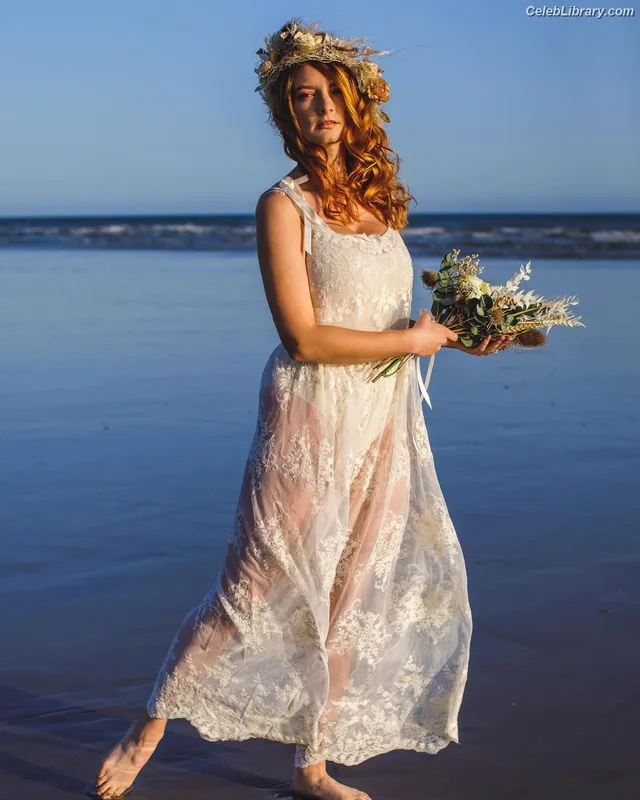 Dakota Blue Richards photo 15 of 147
