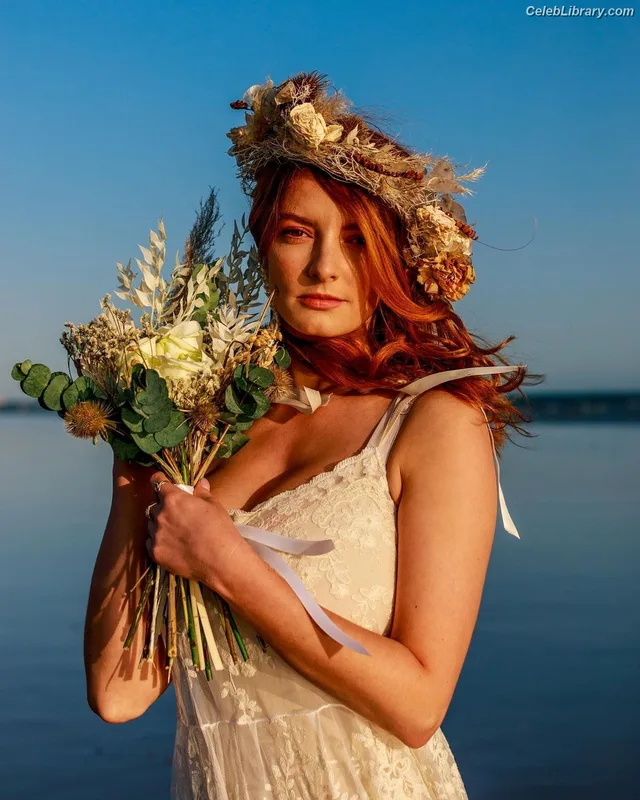 Dakota Blue Richards photo 16 of 147
