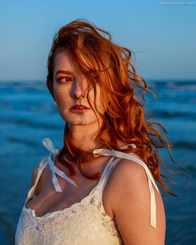 Dakota Blue Richards photo 18 of 147