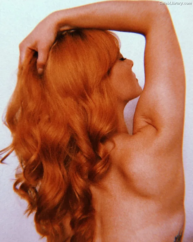 Dakota Blue Richards photo 18 of 147