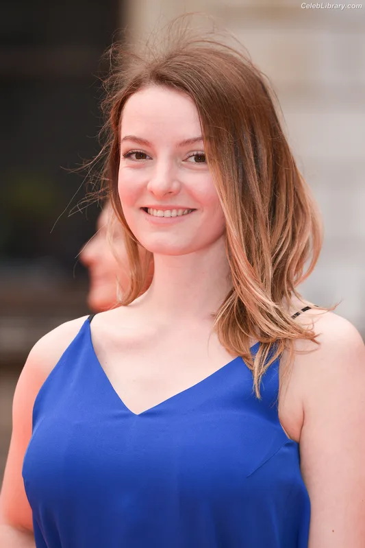 Dakota Blue Richards photo 1 of 147