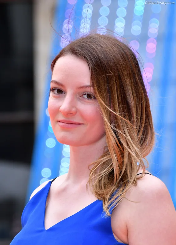 Dakota Blue Richards photo 2 of 147