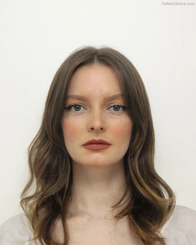 Dakota Blue Richards photo 6 of 147
