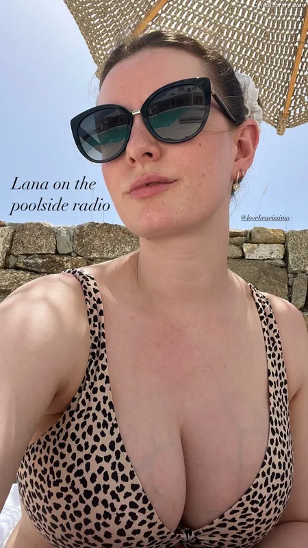 Dakota Blue Richards photo 10 of 147