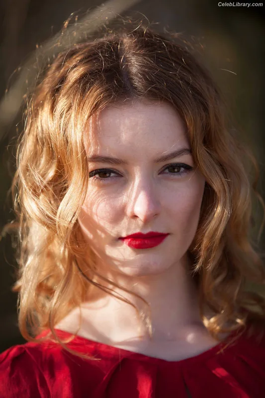 Dakota Blue Richards photo 14 of 147