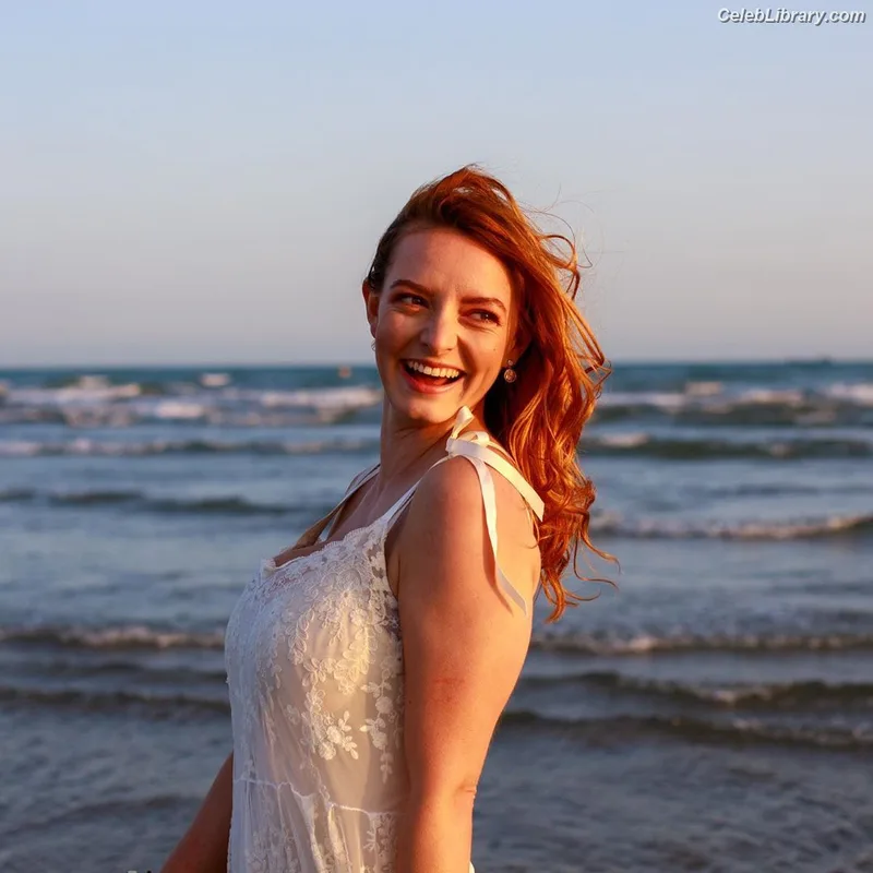 Dakota Blue Richards photo 16 of 147