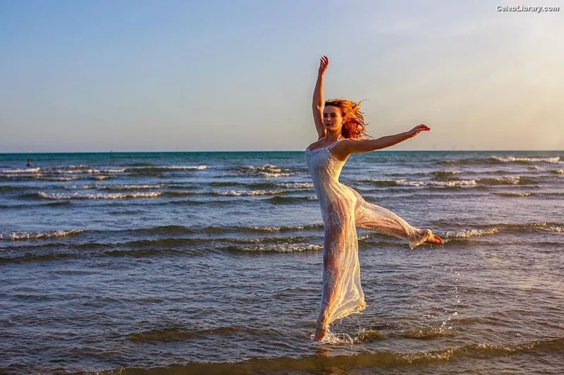 Dakota Blue Richards photo 1 of 147