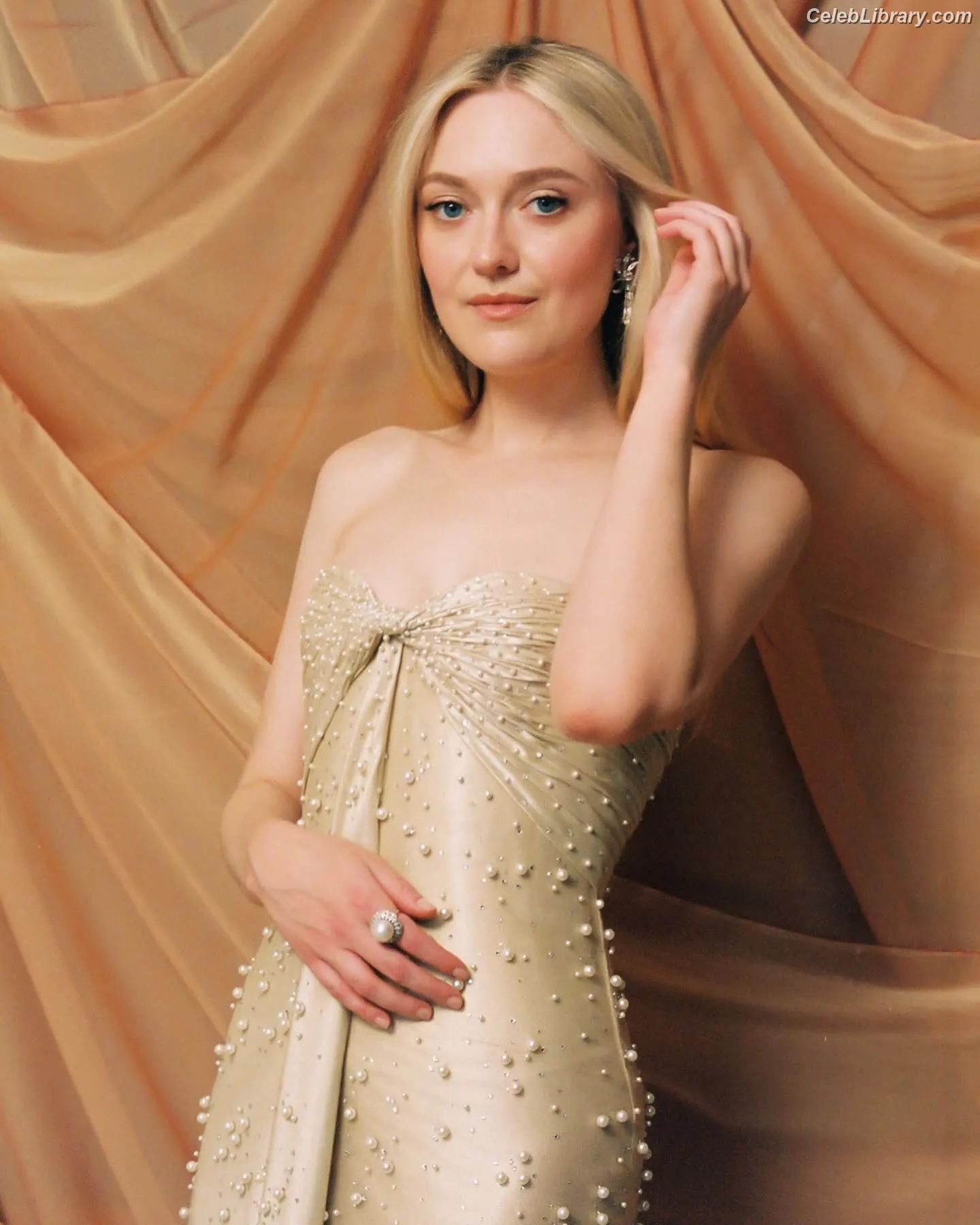 Dakota Fanning photo 8 of 728
