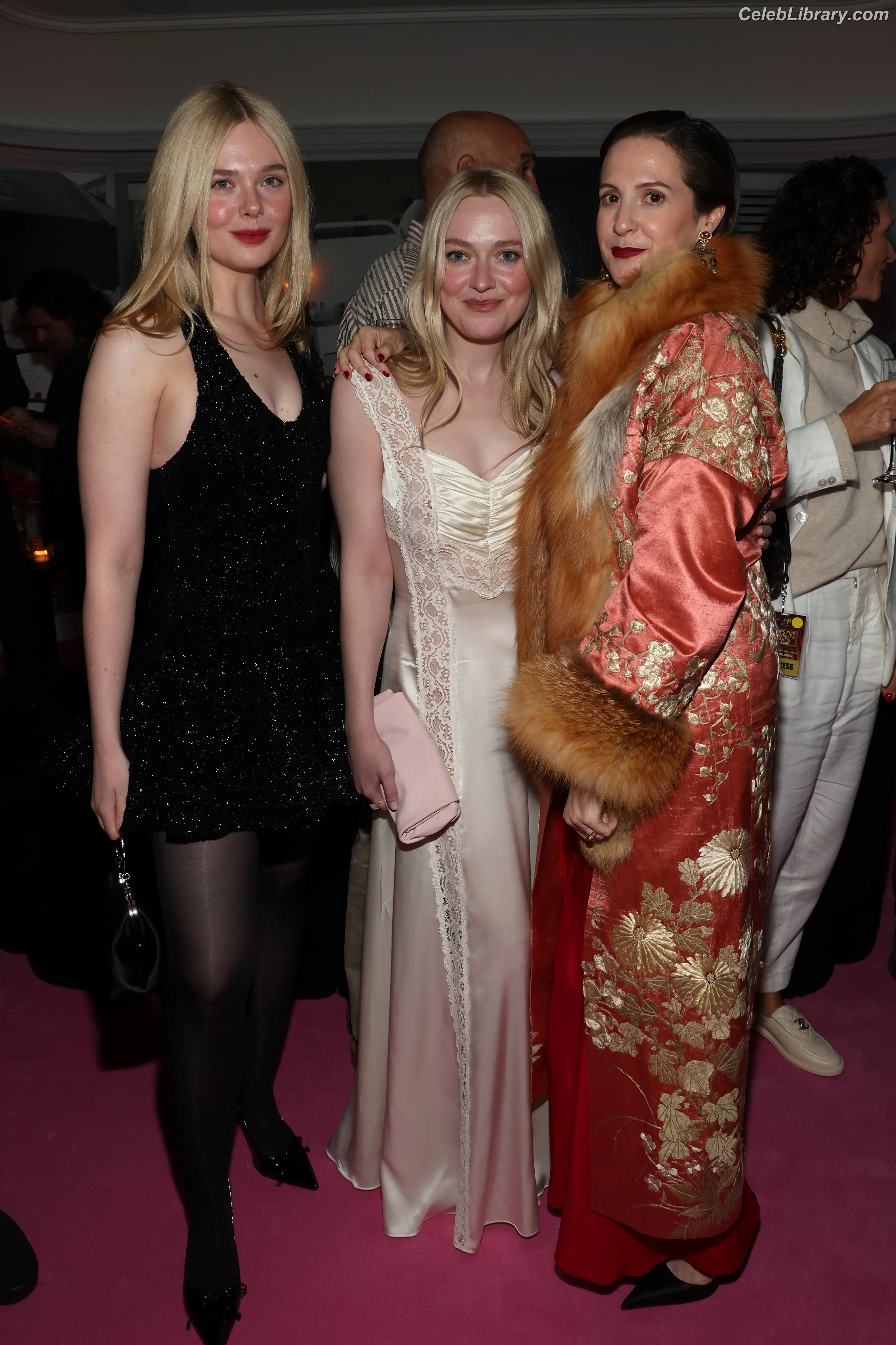 Dakota Fanning photo 2 of 728