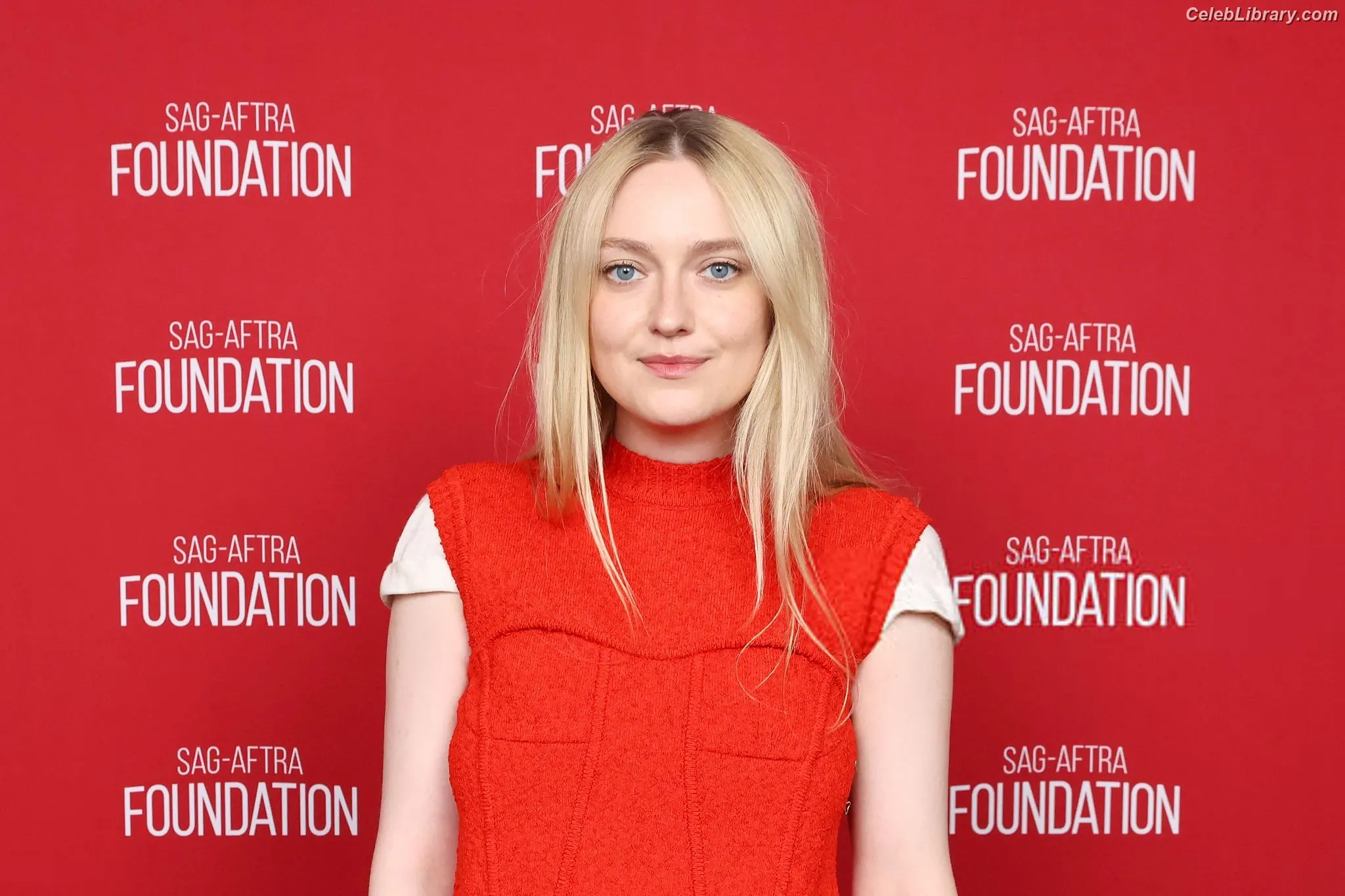 Dakota Fanning photo 1 of 728