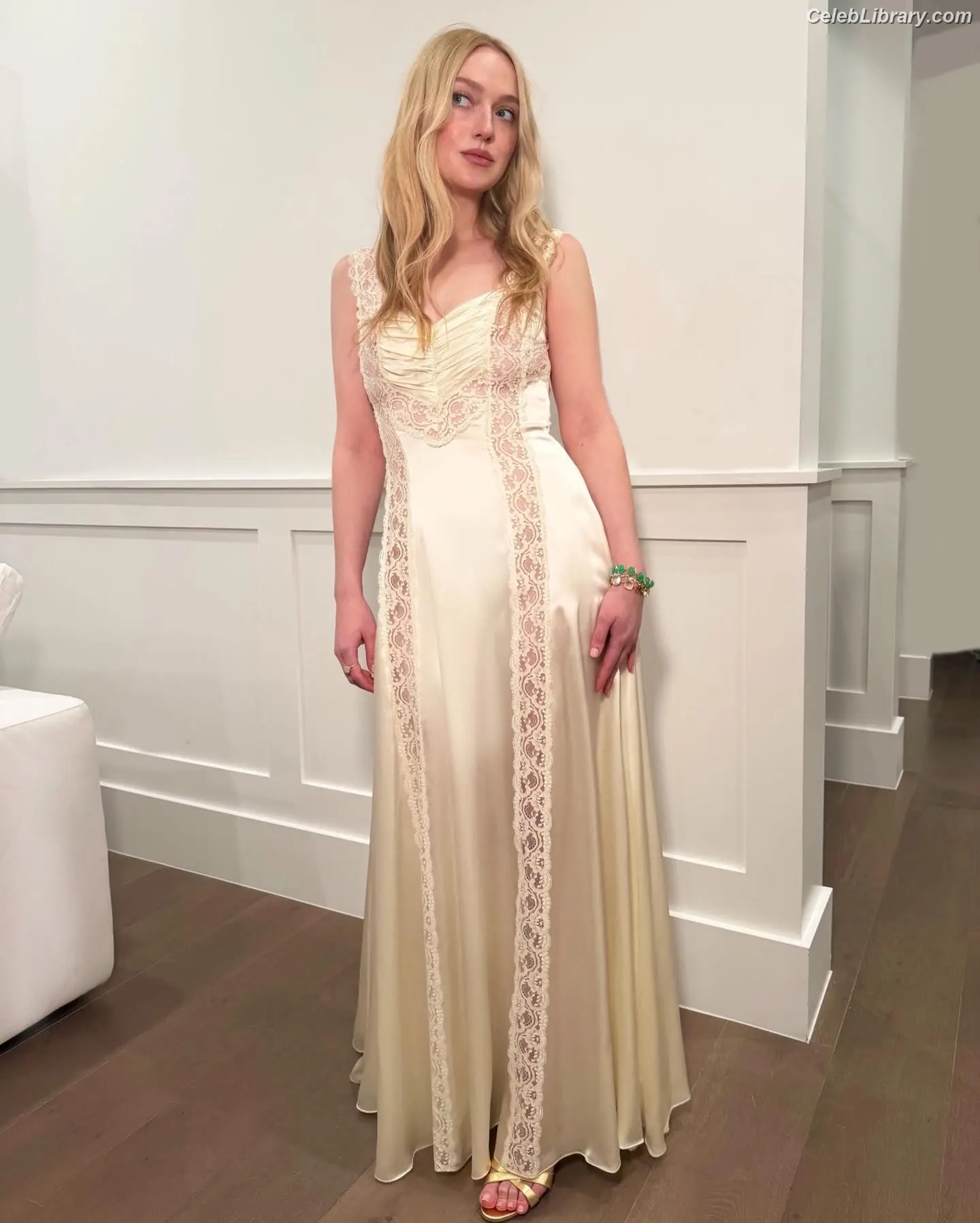 Dakota Fanning photo 10 of 728