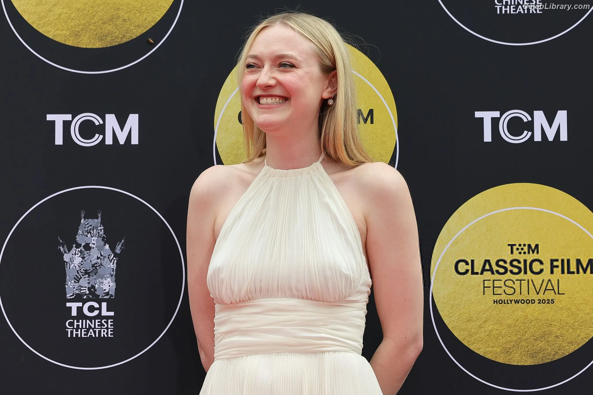 Dakota Fanning photo 3 of 728