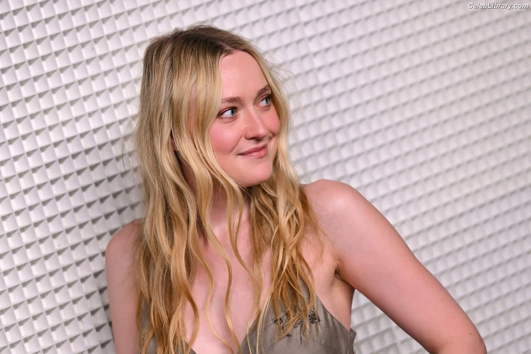 Dakota Fanning photo 4 of 728