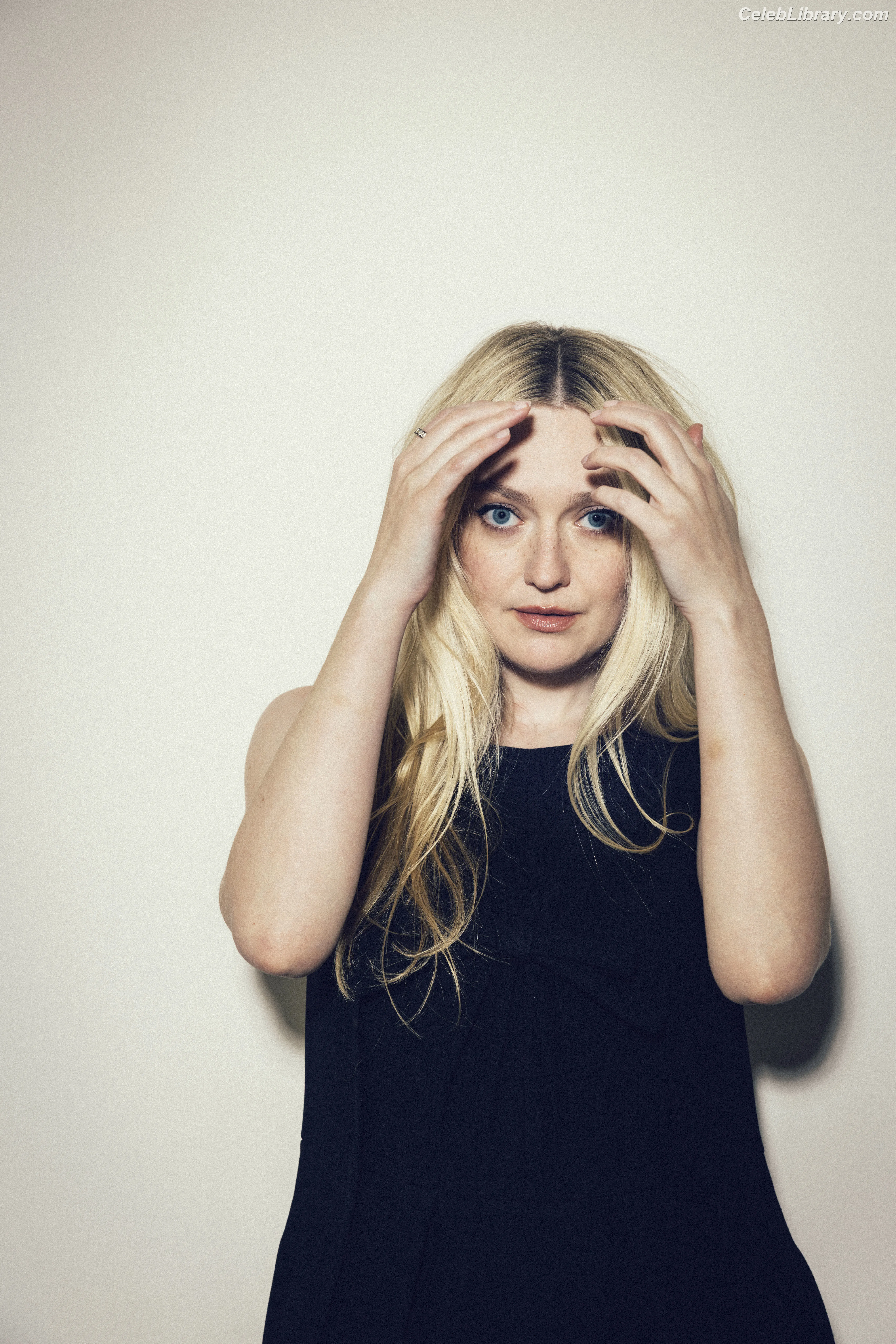 Dakota Fanning photo 7 of 728