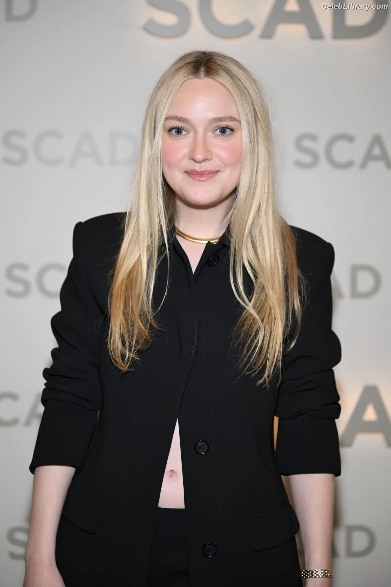 Dakota Fanning photo 21 of 728