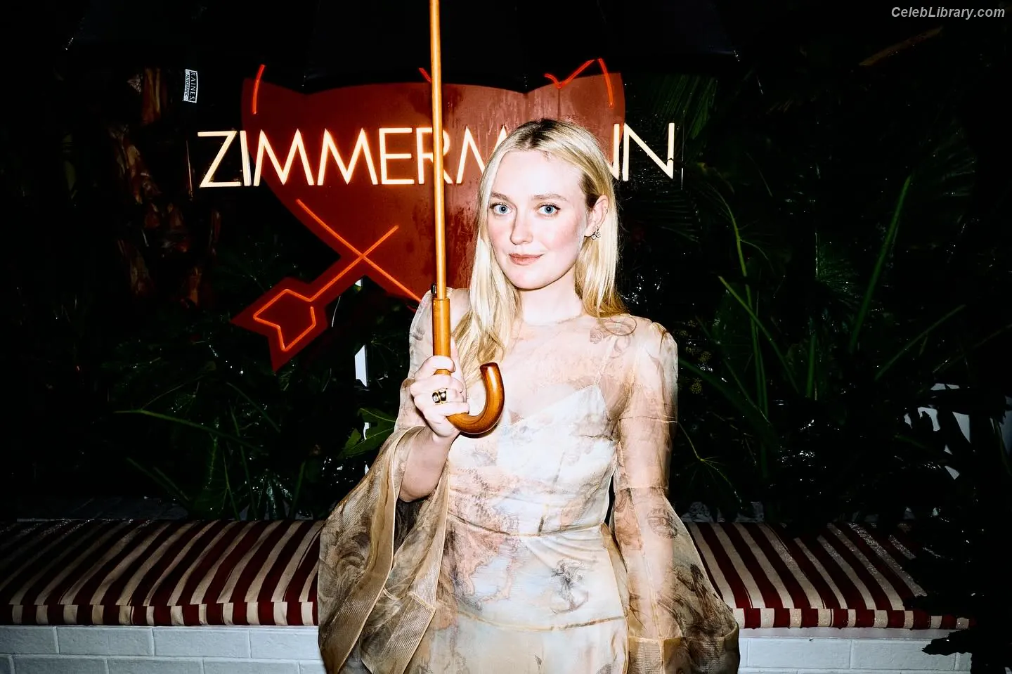 Dakota Fanning photo 1 of 728