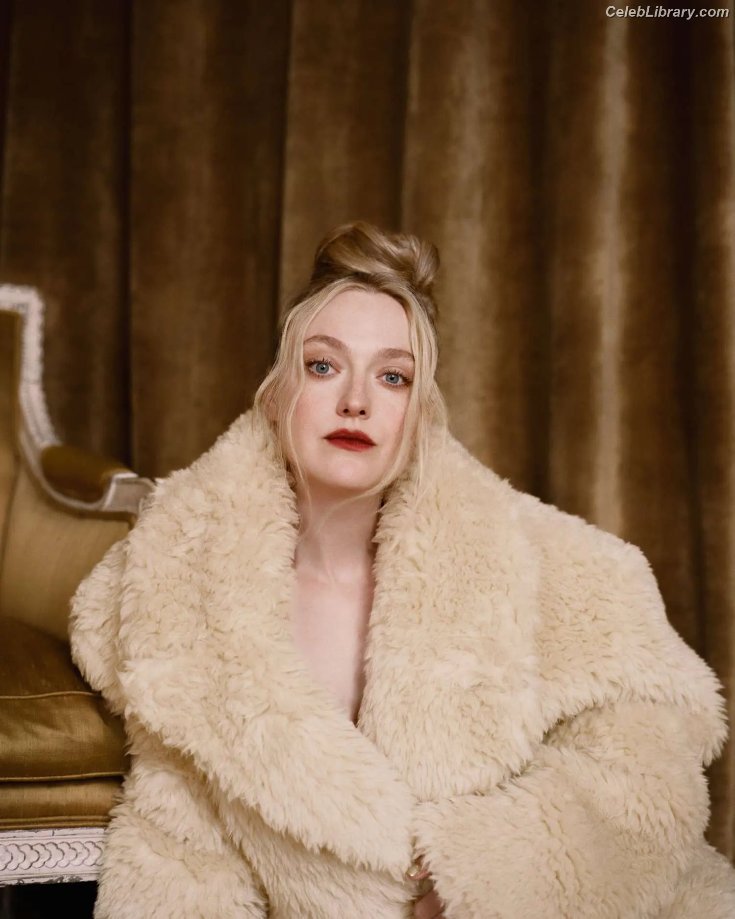 Dakota Fanning photo 11 of 728