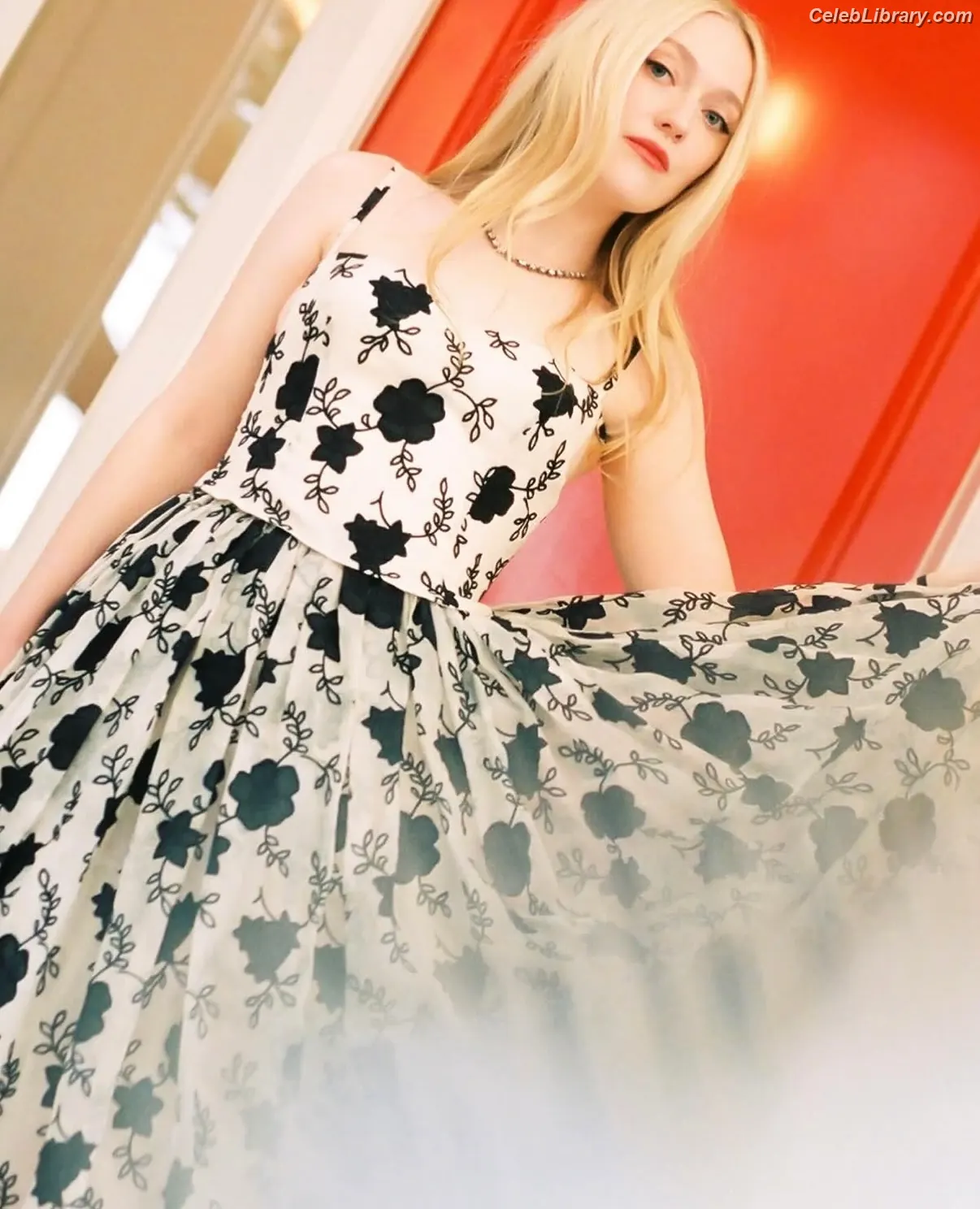 Dakota Fanning photo 17 of 728