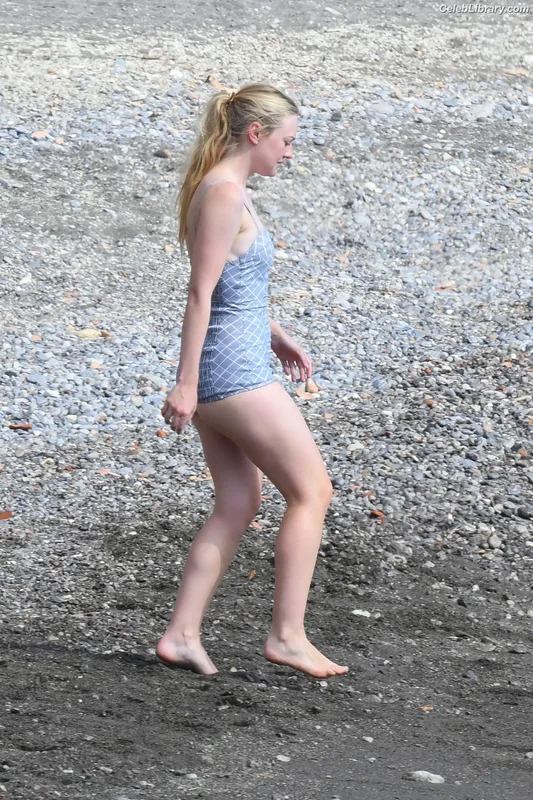 Dakota Fanning photo 7 of 728