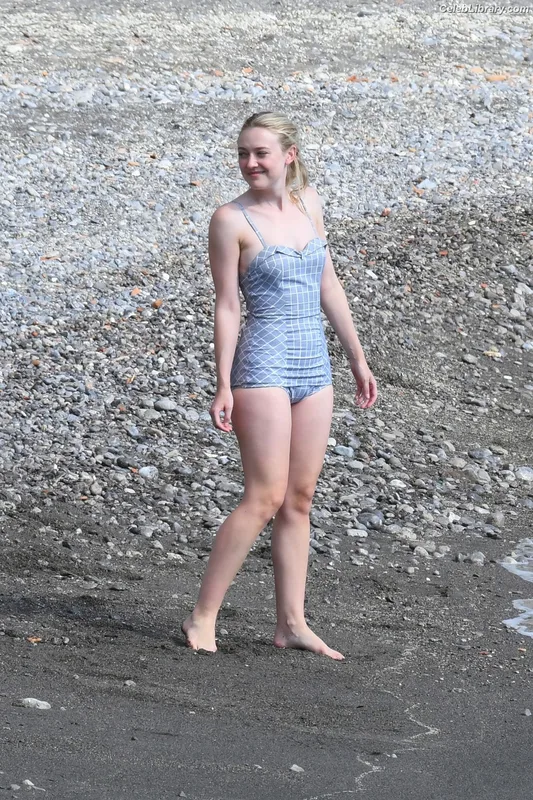 Dakota Fanning photo 10 of 728