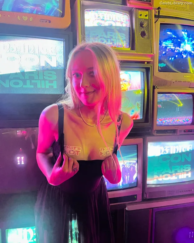 Dakota Fanning photo 20 of 728