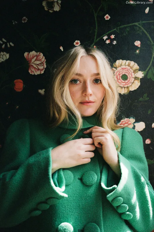 Dakota Fanning photo 24 of 728