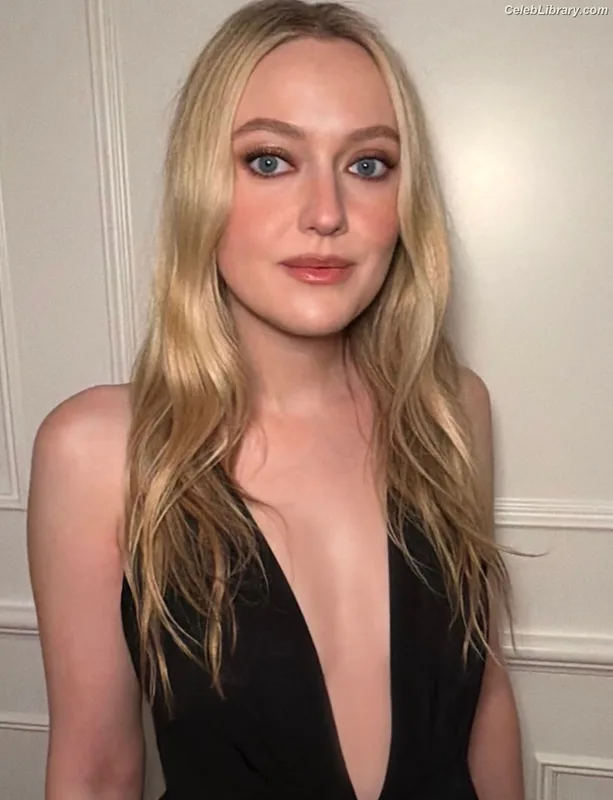 Dakota Fanning photo 16 of 728