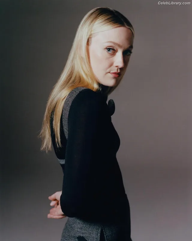 Dakota Fanning photo 1 of 728