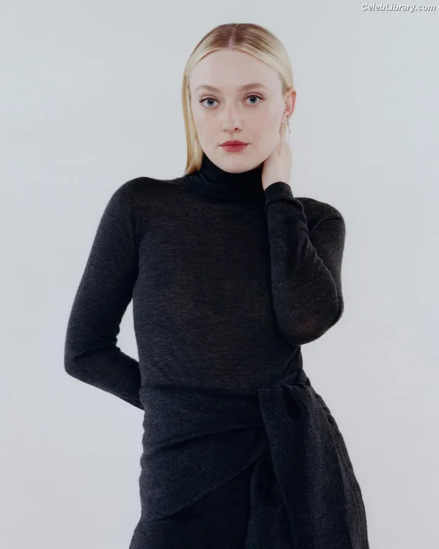 Dakota Fanning photo 2 of 728